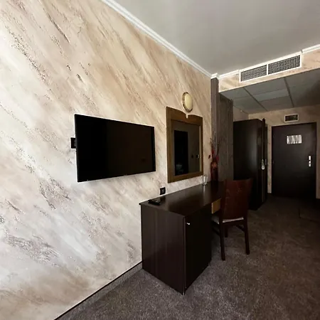 Art Babylon 4* Sluneční pobřeží