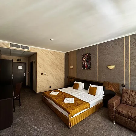 Hotel Art Babylon 4*
