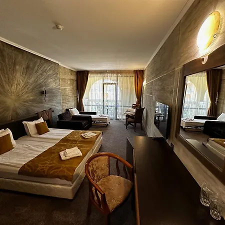 Hotel Art Babylon 4*